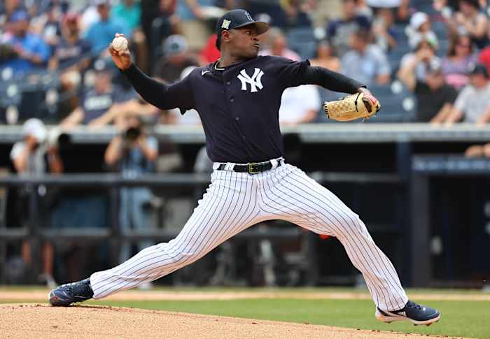 Yankees SP Luis Severino pitching in spring training